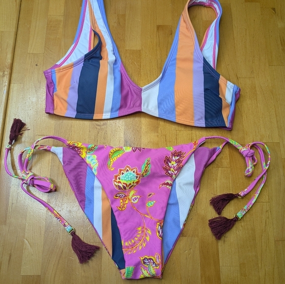 Reversible Festival Vibes Striped Floral Bikini Set Size S NWOT - Picture 9 of 10